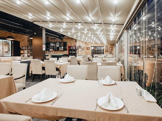 Restaurants & Cafes
